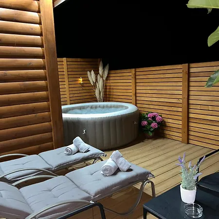 Honey Glamping With Jacuzzi